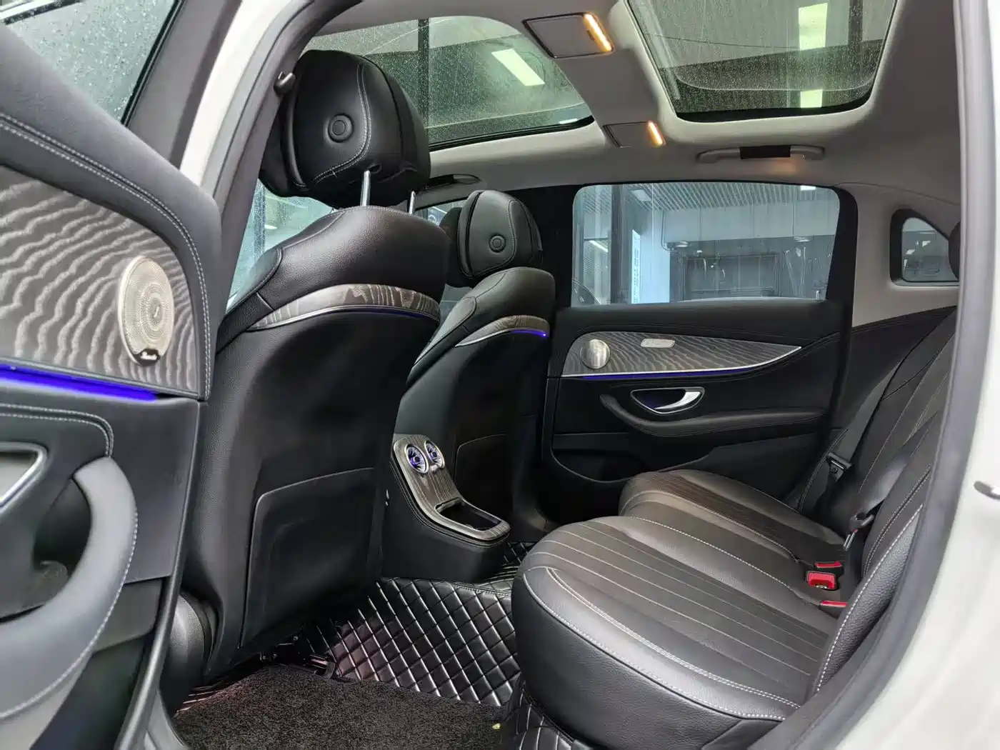 Mercedes-Benz E-Class New Energy 2022 Facelift III E 350 e L Plug-in Hybrid Sedan фото 6