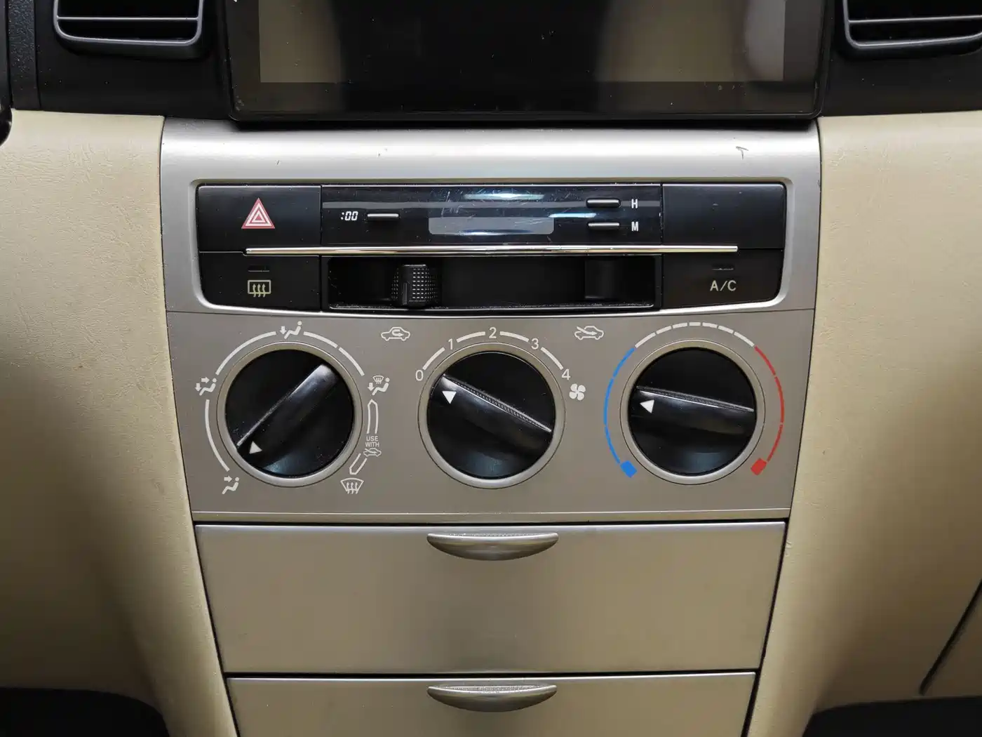 Toyota Corolla 2013 1.6L Automatic Excellence Edition фото 16