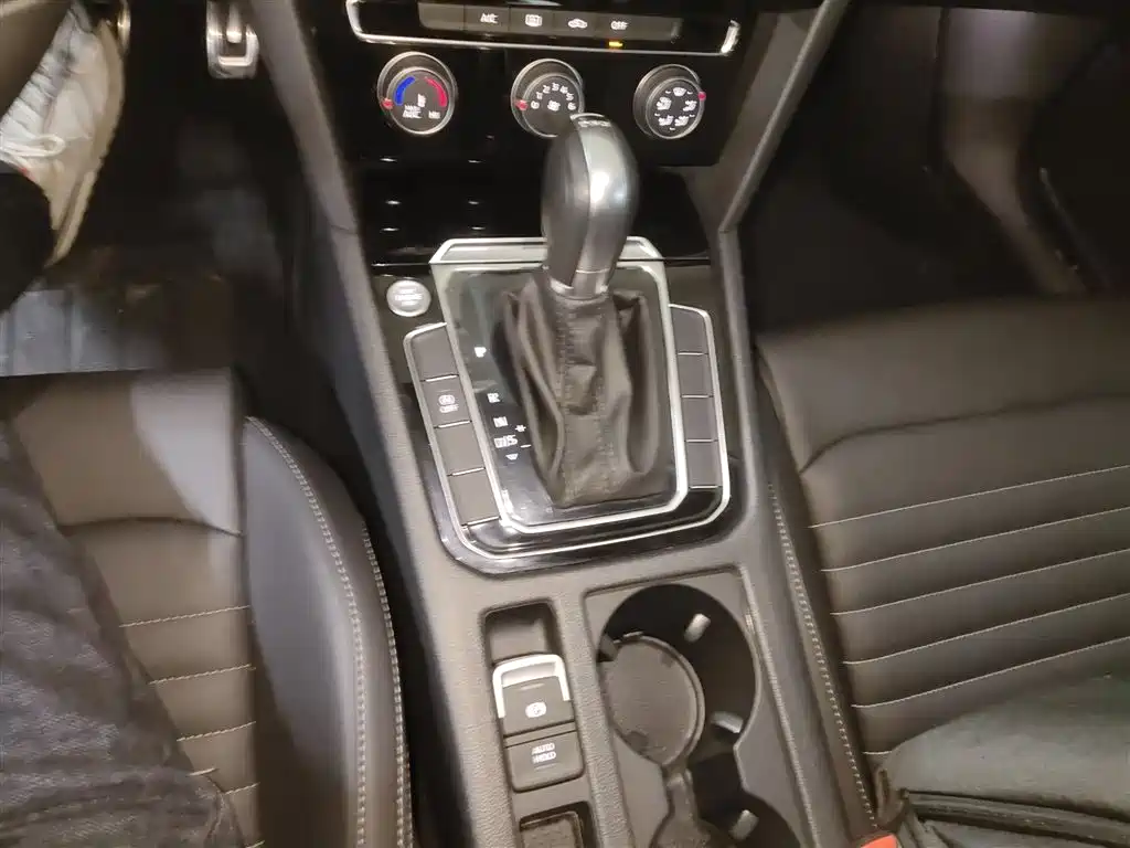 Volkswagen Magotan 2025 Popular Edition 280TSI DSG Comfort фото 12