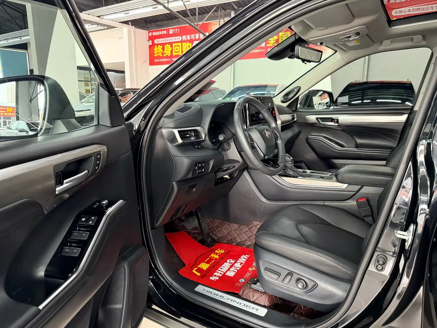 Photo 7 - Toyota Highlander