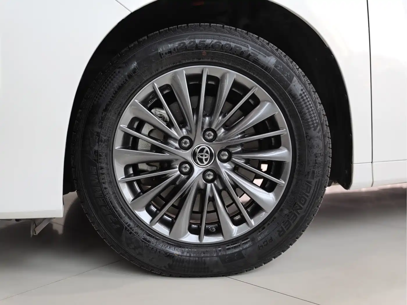 Toyota Alphard 2020 Hybrid 2.5L Premium Edition фото 4