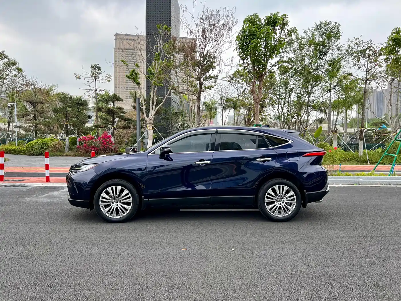 Toyota Lingfang HARRIER 2022 2.0L CVT 2WD Premium Edition фото 6