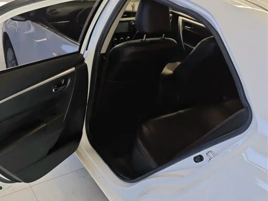 Toyota Corolla 2014 1.6L CVT GL фото 7