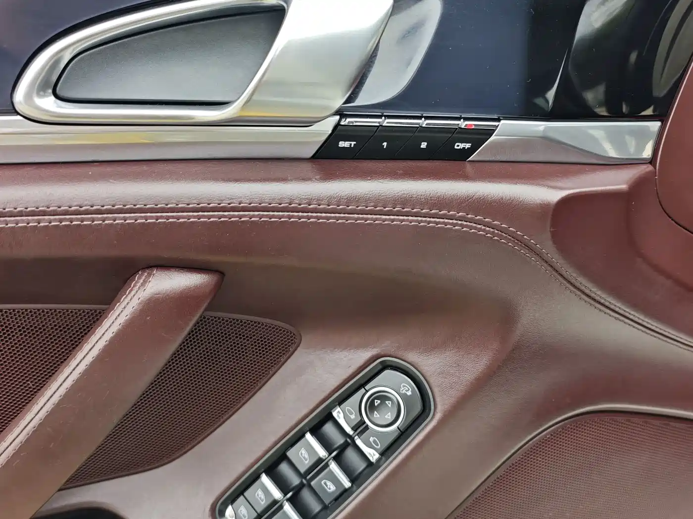 Porsche Panamera 2010 Panamera 4 3.6L фото 14