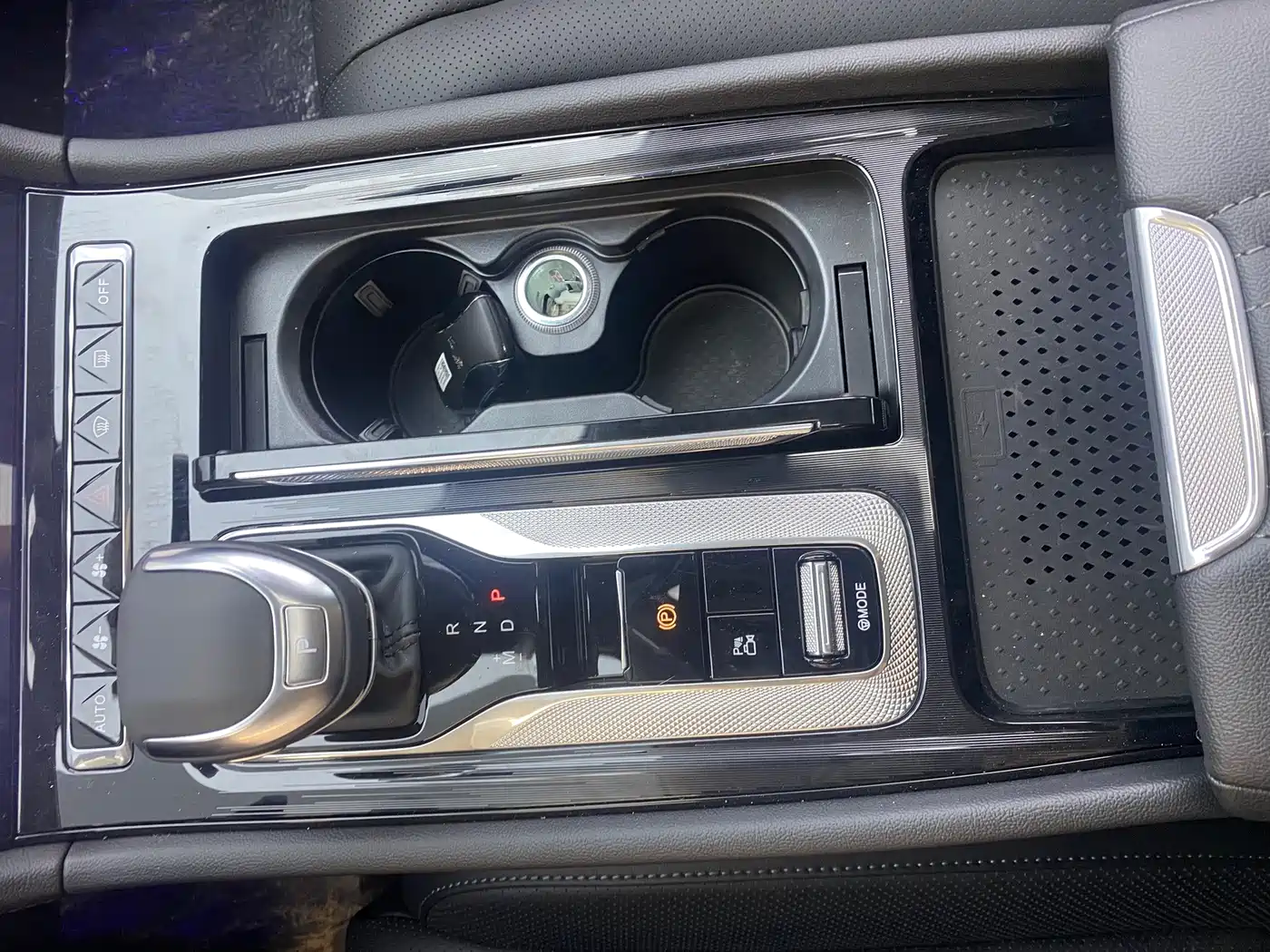 Hongqi H5 2026 2024 2.0T Automatic Smart Connect Flag Smooth Edition