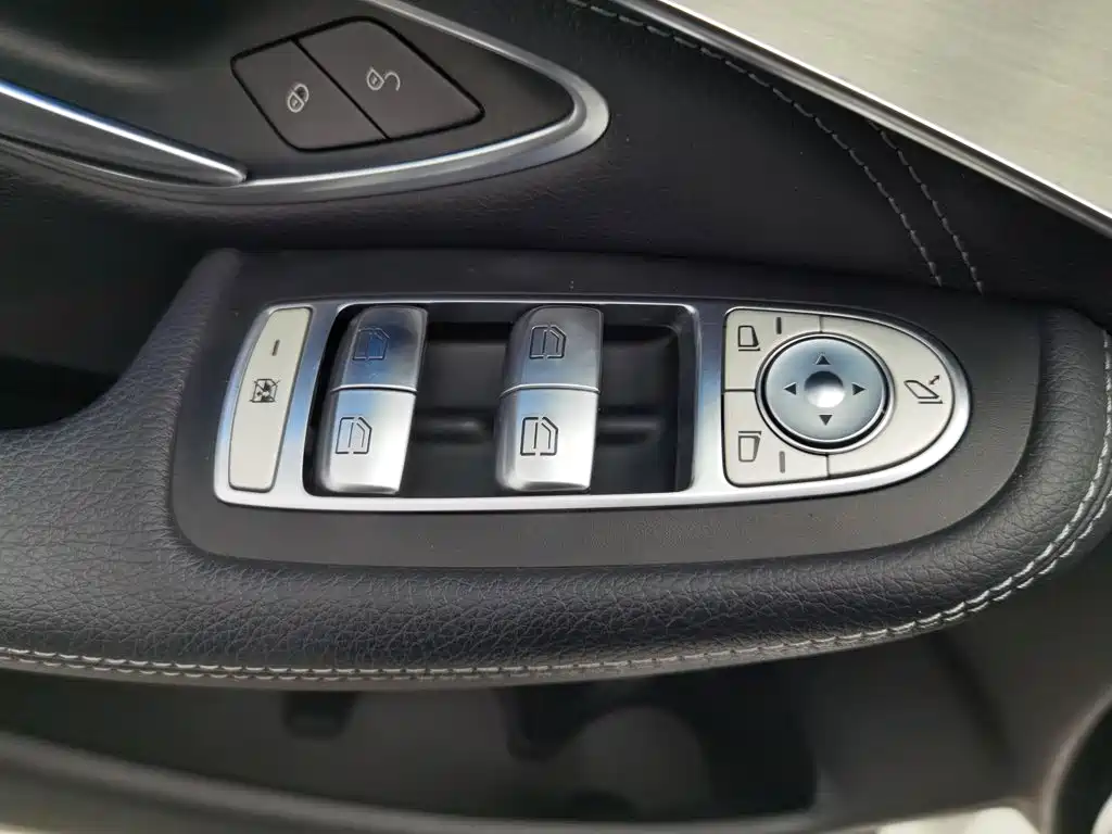 Фото 9 - Mercedes-Benz GLC