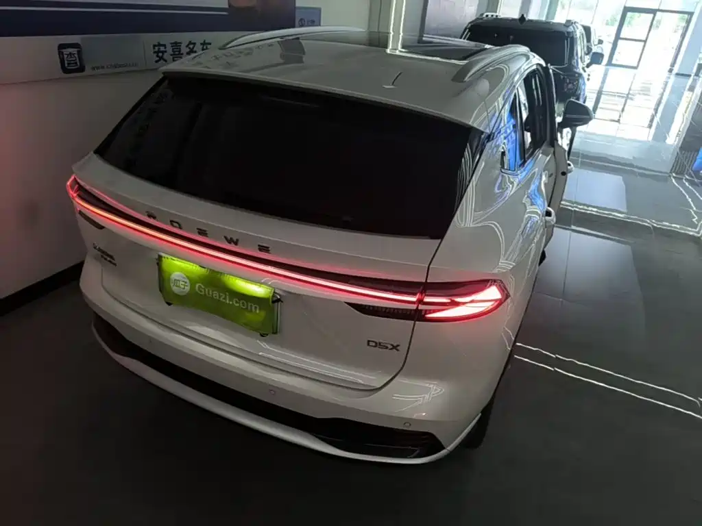 Photo 7 - Roewe D5X DMH