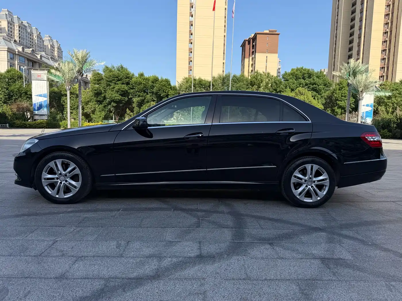 Mercedes-Benz E-Class 2012 E 300 L Fashion фото 3