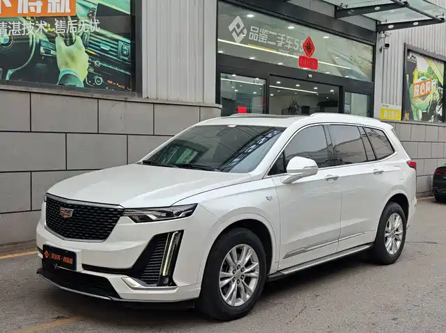 CADILLAC XT6