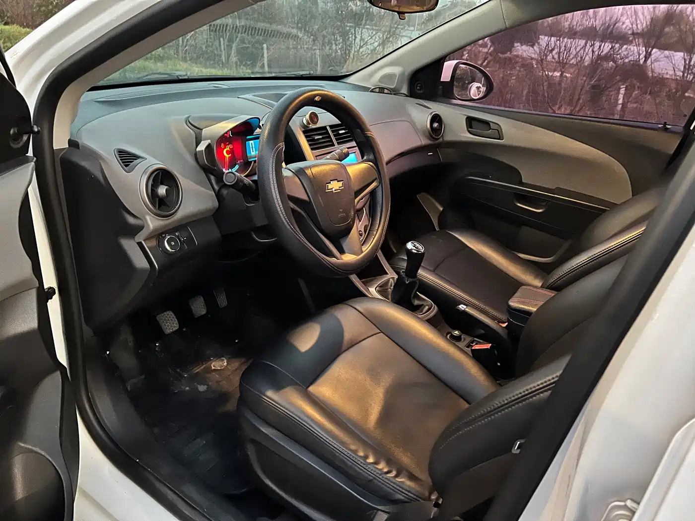 Chevrolet Aveo 2011 Sedan 1.4L MT SL фото 7