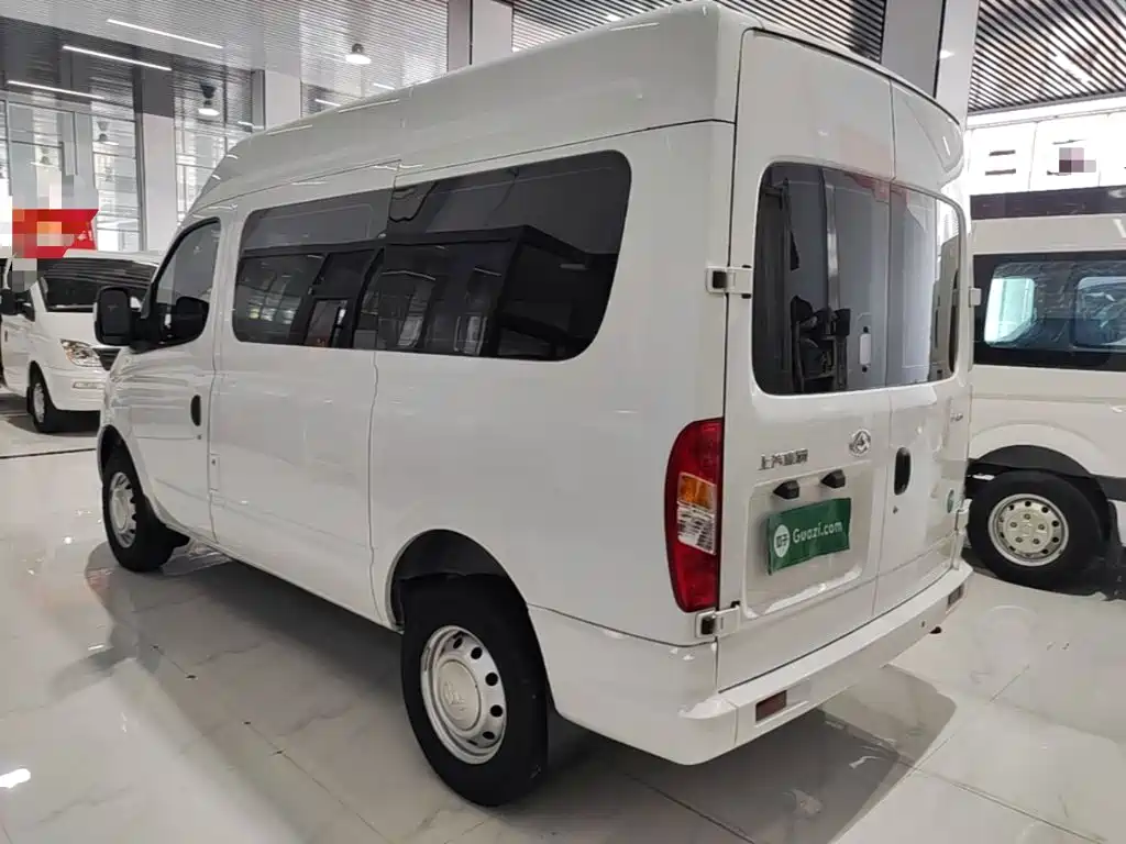 SAIC Maxus Xintu V80 2026 2025 Value Edition Aoyun 2.0T Manual Short Wheelbase Medium Roof 127Ps 5/6-seater