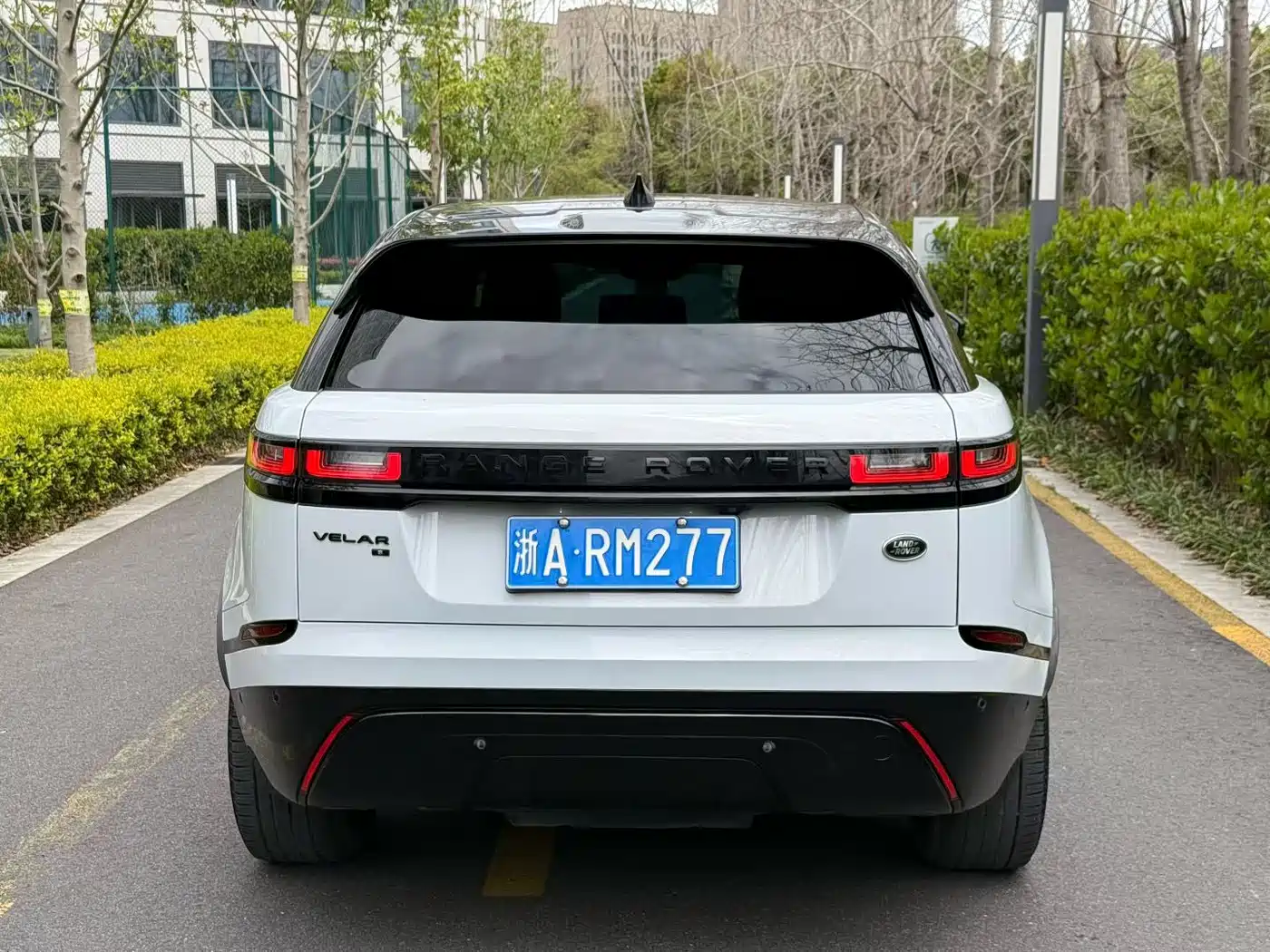 Land Rover Range Rover Velar 2021 P250 Gloss Black Collector's Edition фото 4