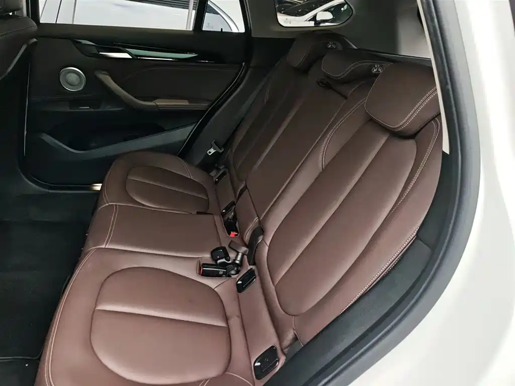 BMW X1 2021 sDrive25Li Leading фото 13