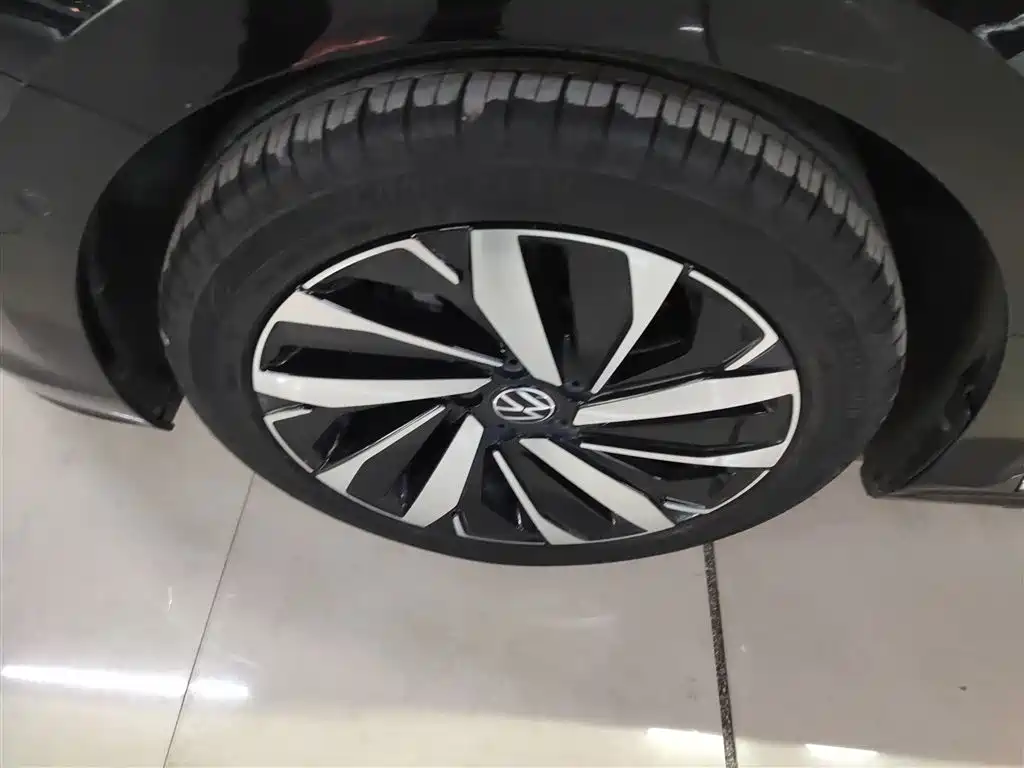Volkswagen Passat 2023 Facelift 330TSI Luxury Edition фото 23