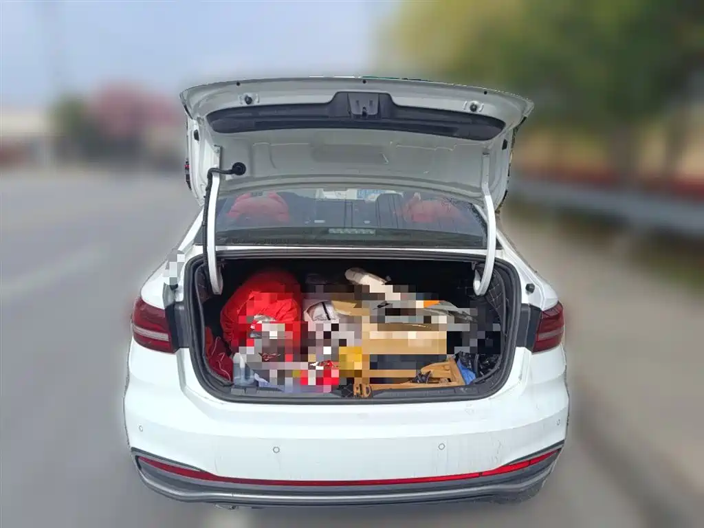 Volkswagen Lavida 2023 1.5L Auto Five Million Edition фото 10
