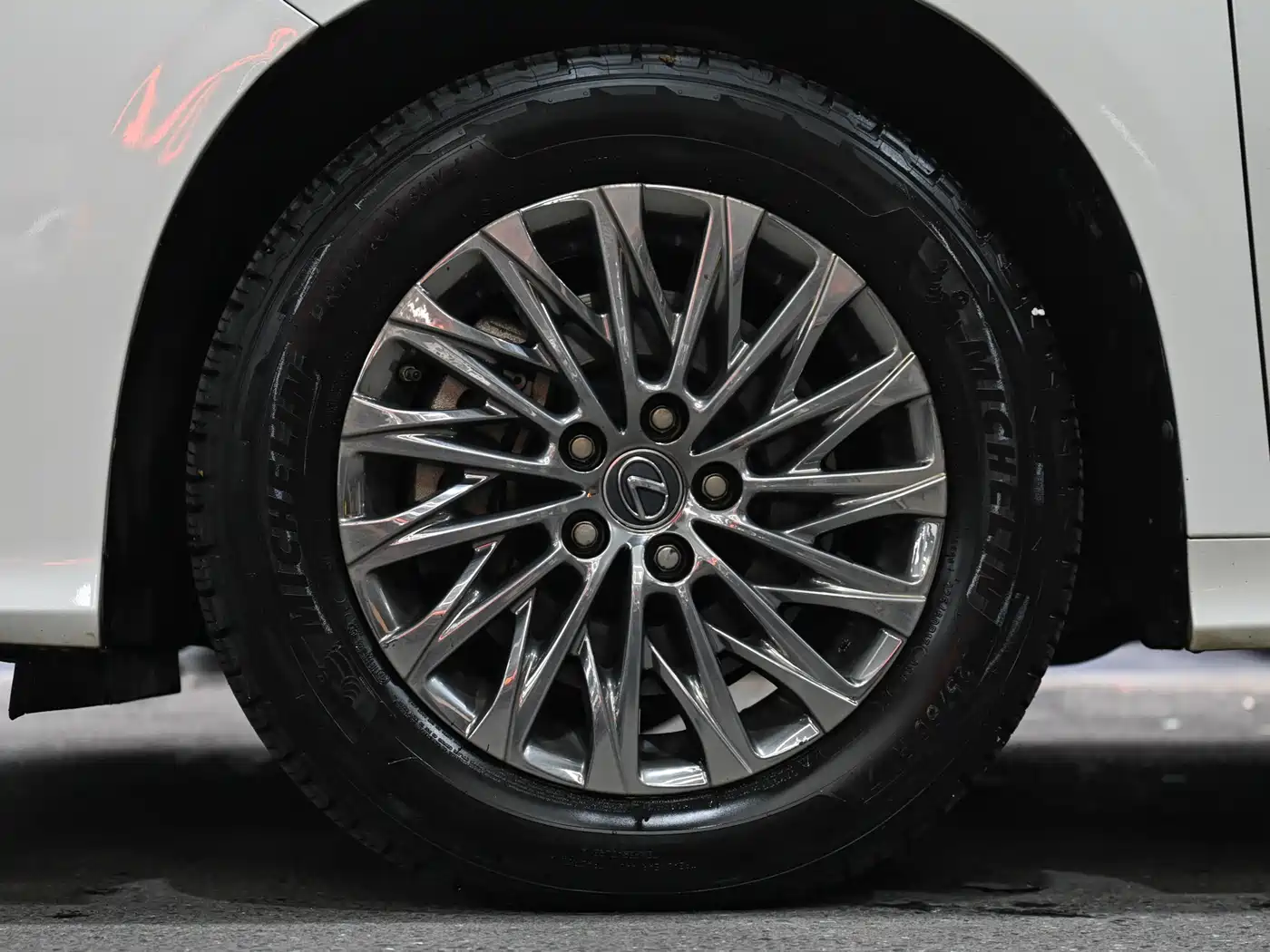 Lexus LM 2020 300h 4-Seat Imperial Edition фото 19