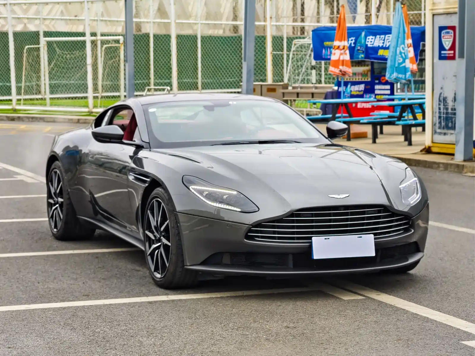 Фото 3 - Aston Martin DB11