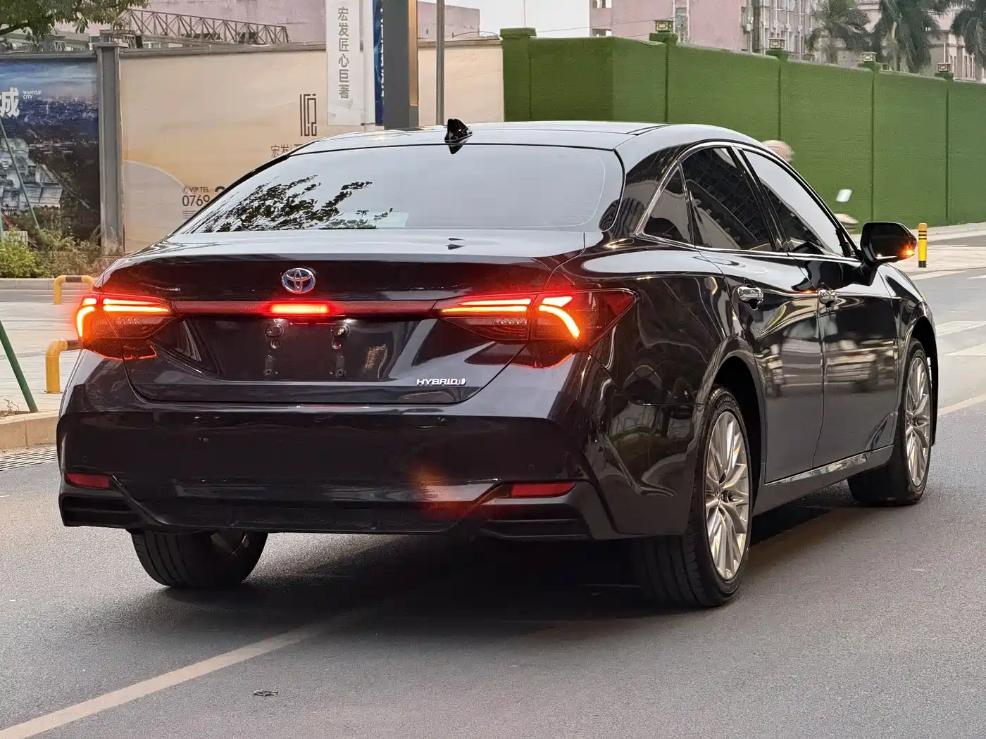Toyota Avalon 2022 Hybrid 2.5L XLE Premium Edition фото 6