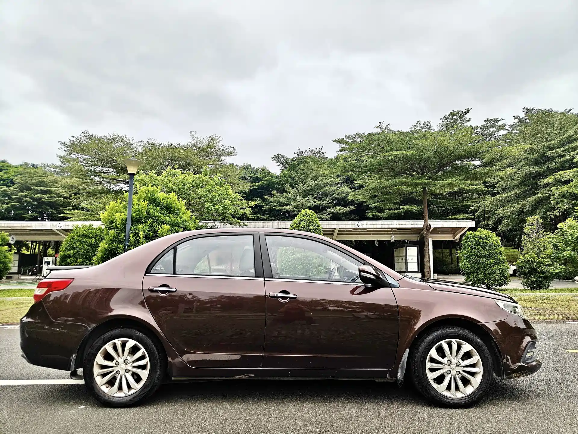 Фото 8 - Geely Vision