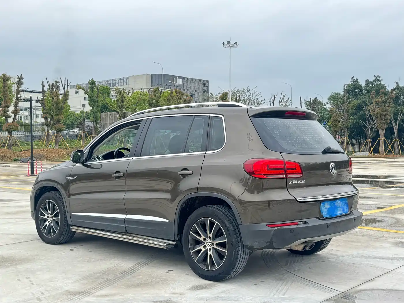 VOLKSWAGEN TIGUAN