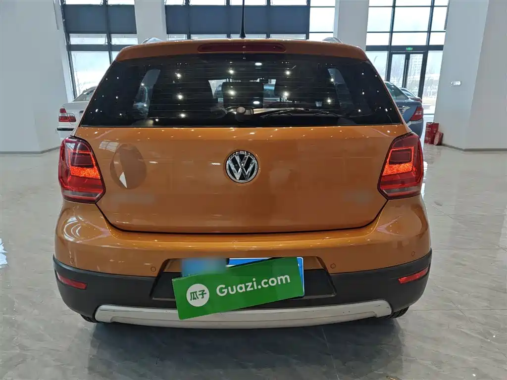 Volkswagen Polo 2016 1.6L Cross Polo Automatic фото 22