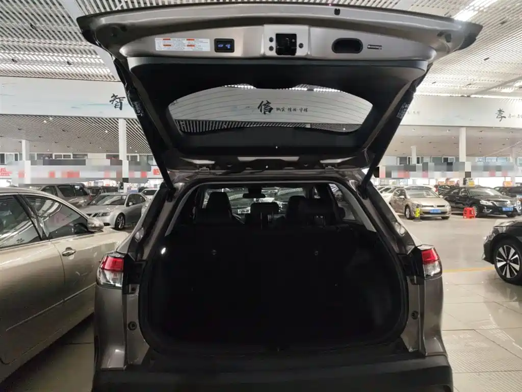 Toyota Frontlander 2022 2.0L CVT Luxury PLUS Edition фото 19