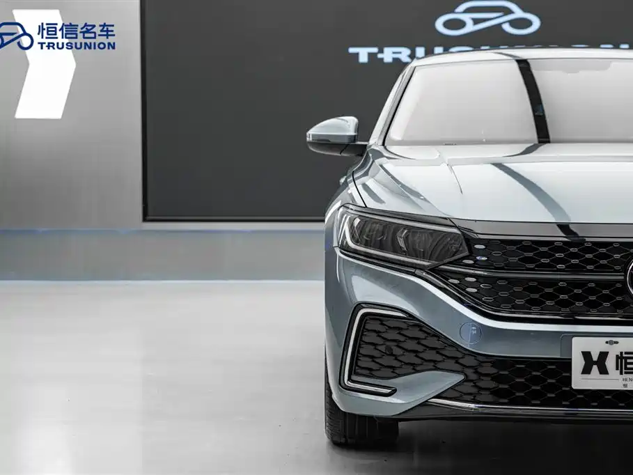 Volkswagen Passat 2022 330TSI Starlight Elite Edition фото 8