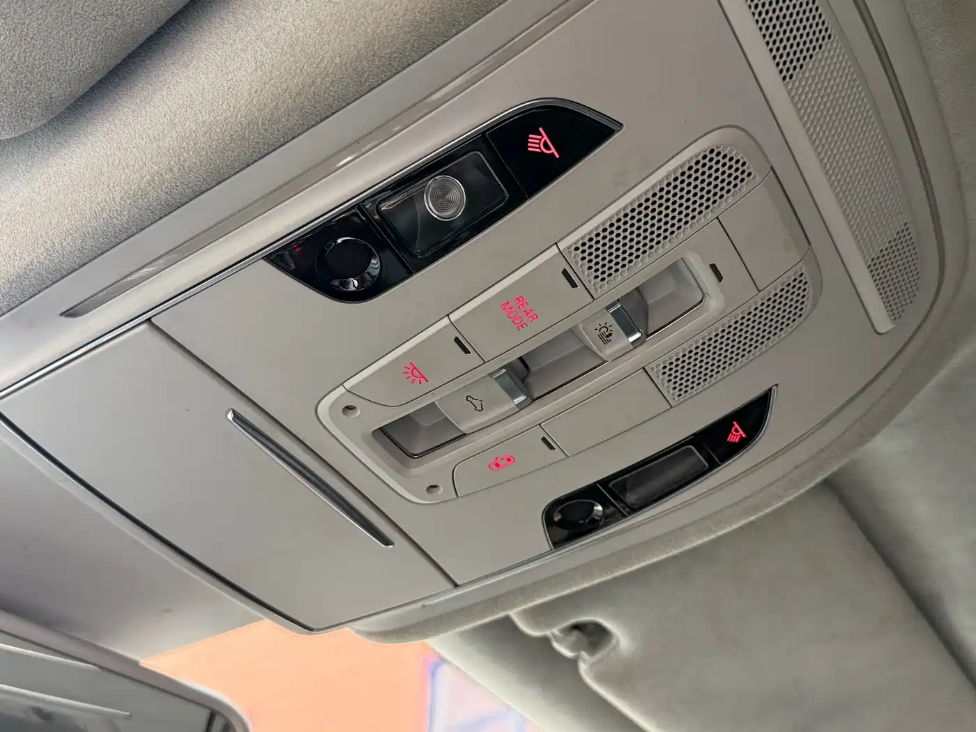 Фото 21 - Audi A8