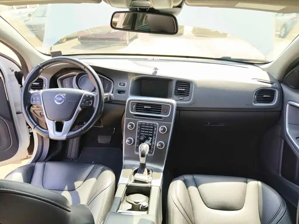 Фото 12 - Volvo S60