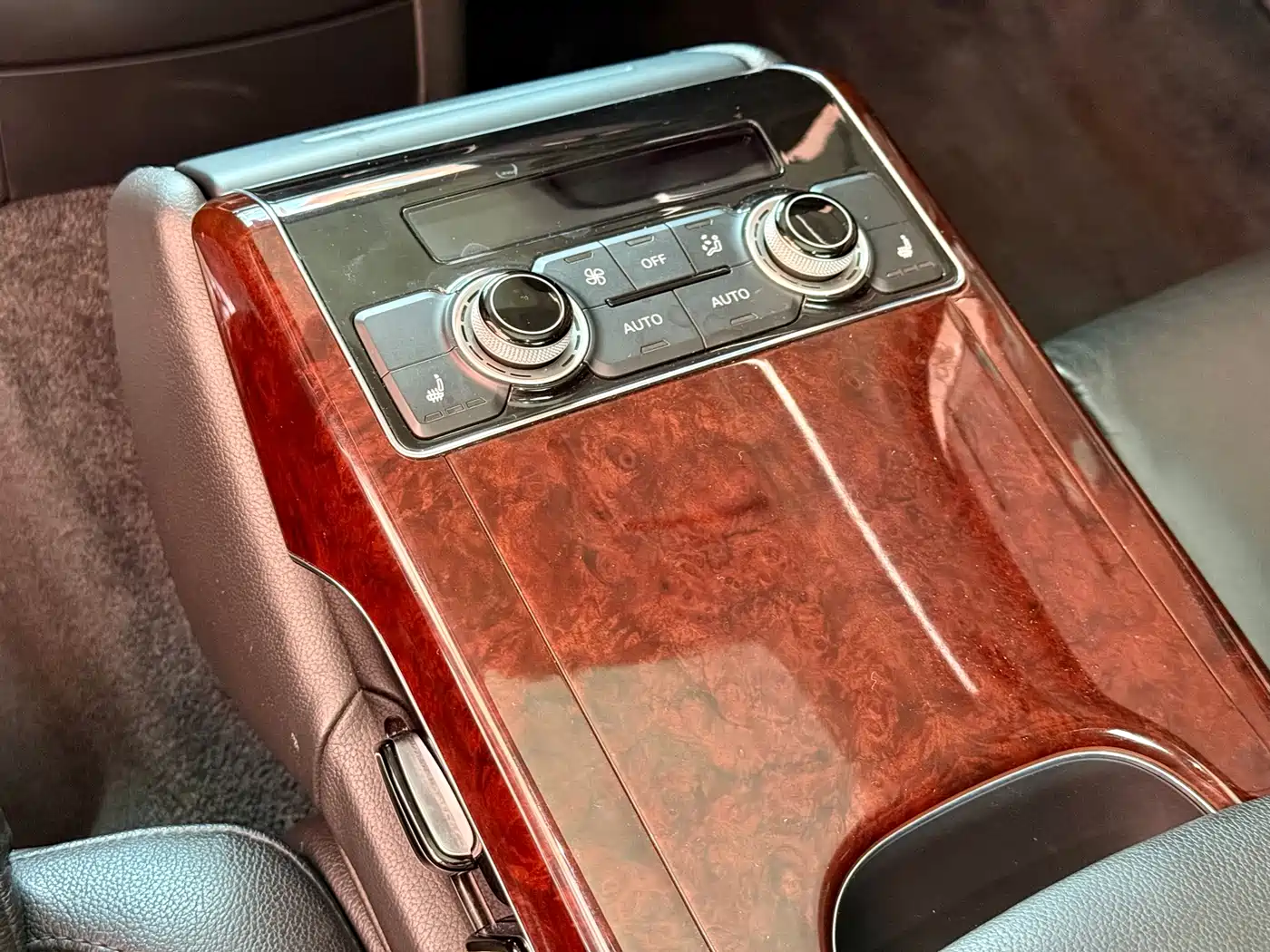 Фото 11 - Audi A8