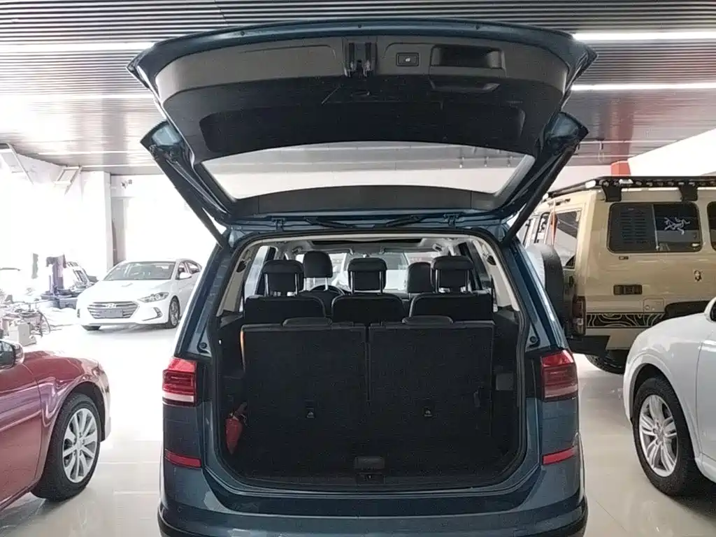 Photo 19 - Volkswagen Touran