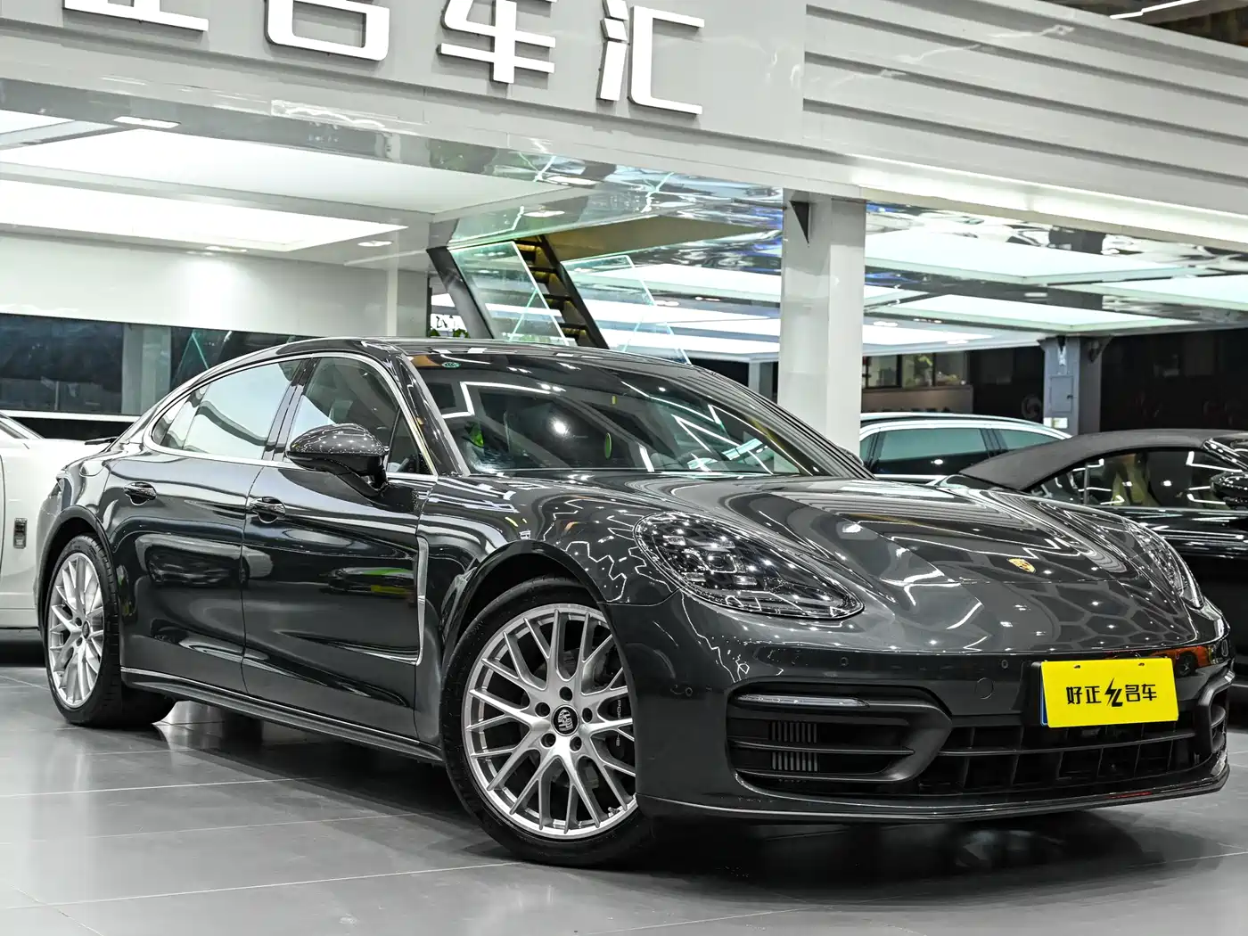 PORSCHE PANAMERA