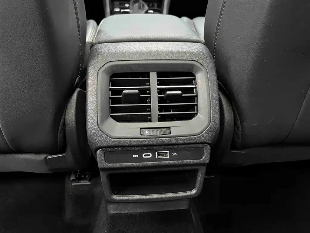 Volkswagen Tharu 2022 280TSI FWD Luxury Edition фото 15