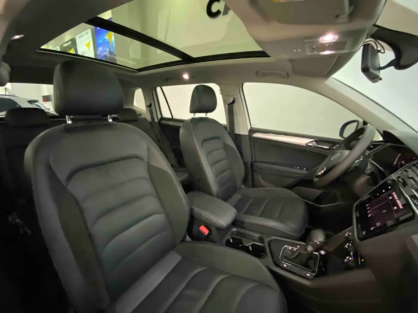 Volkswagen Tiguan L 2021 330TSI Automatic 2WD Smart фото 30