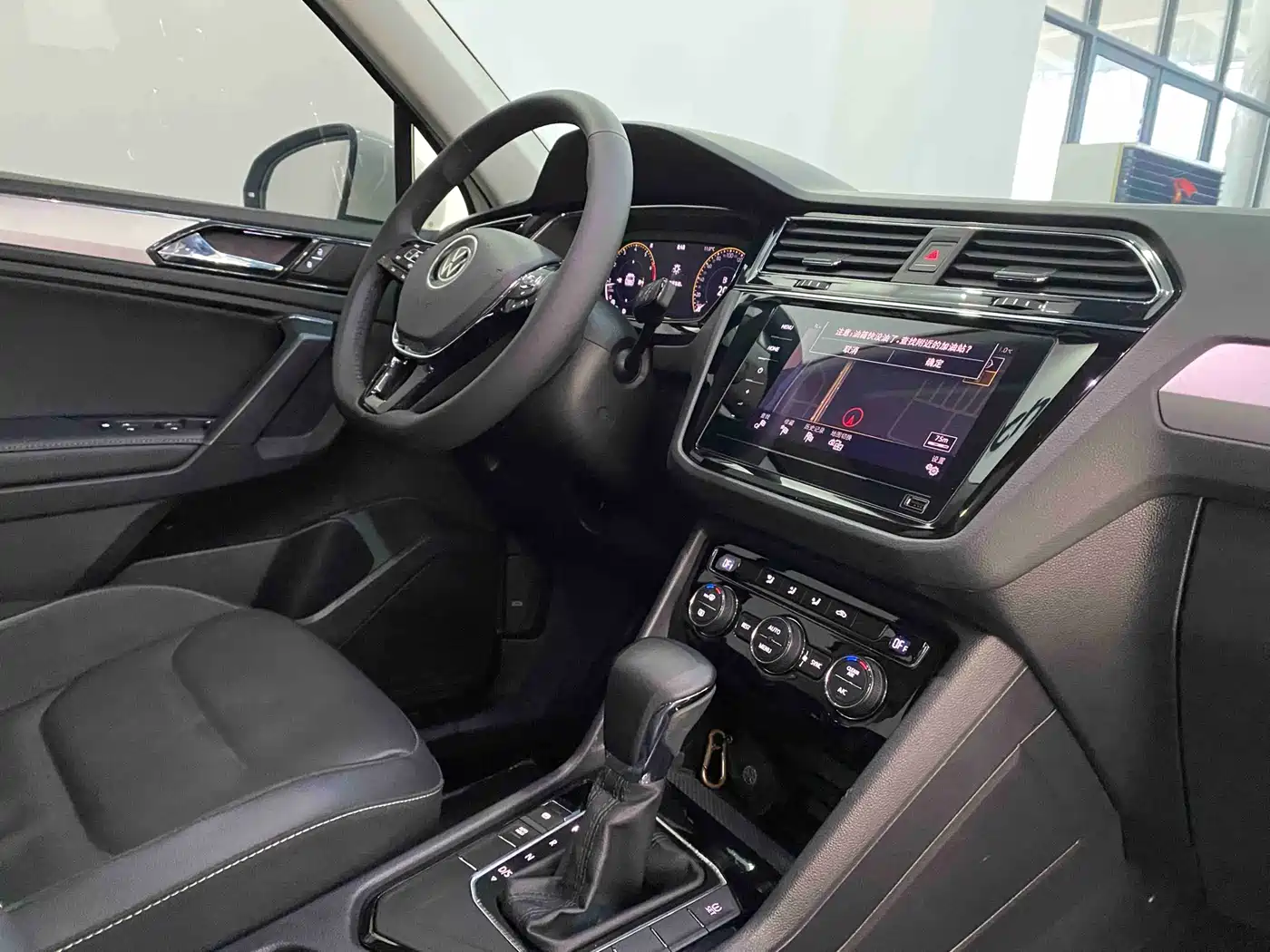 Volkswagen Tiguan L 2021 330TSI Automatic 2WD Smart фото 29