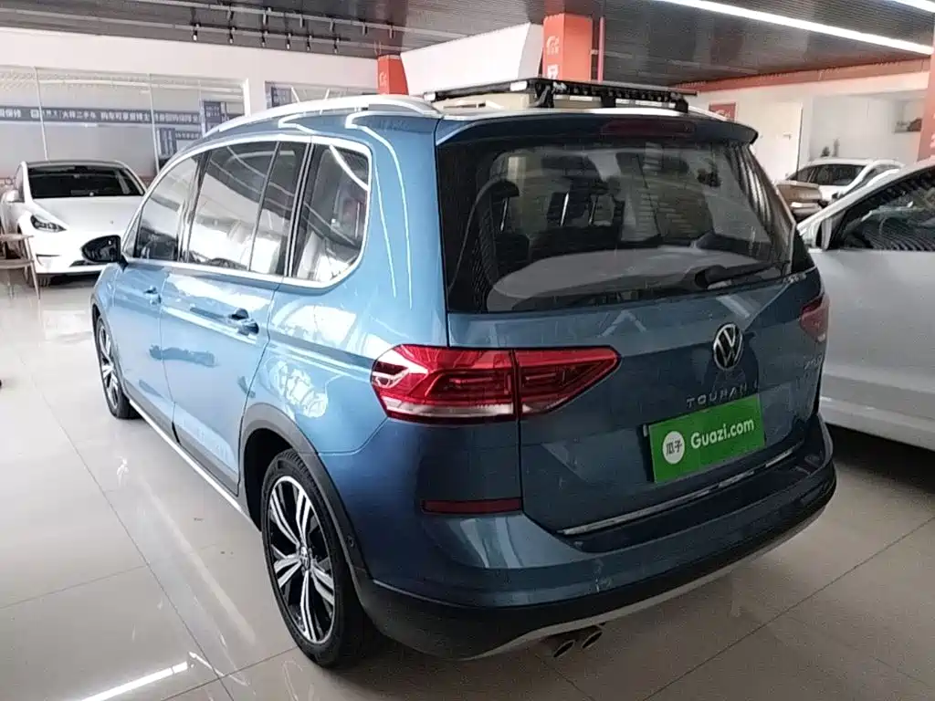 Photo 5 - Volkswagen Touran
