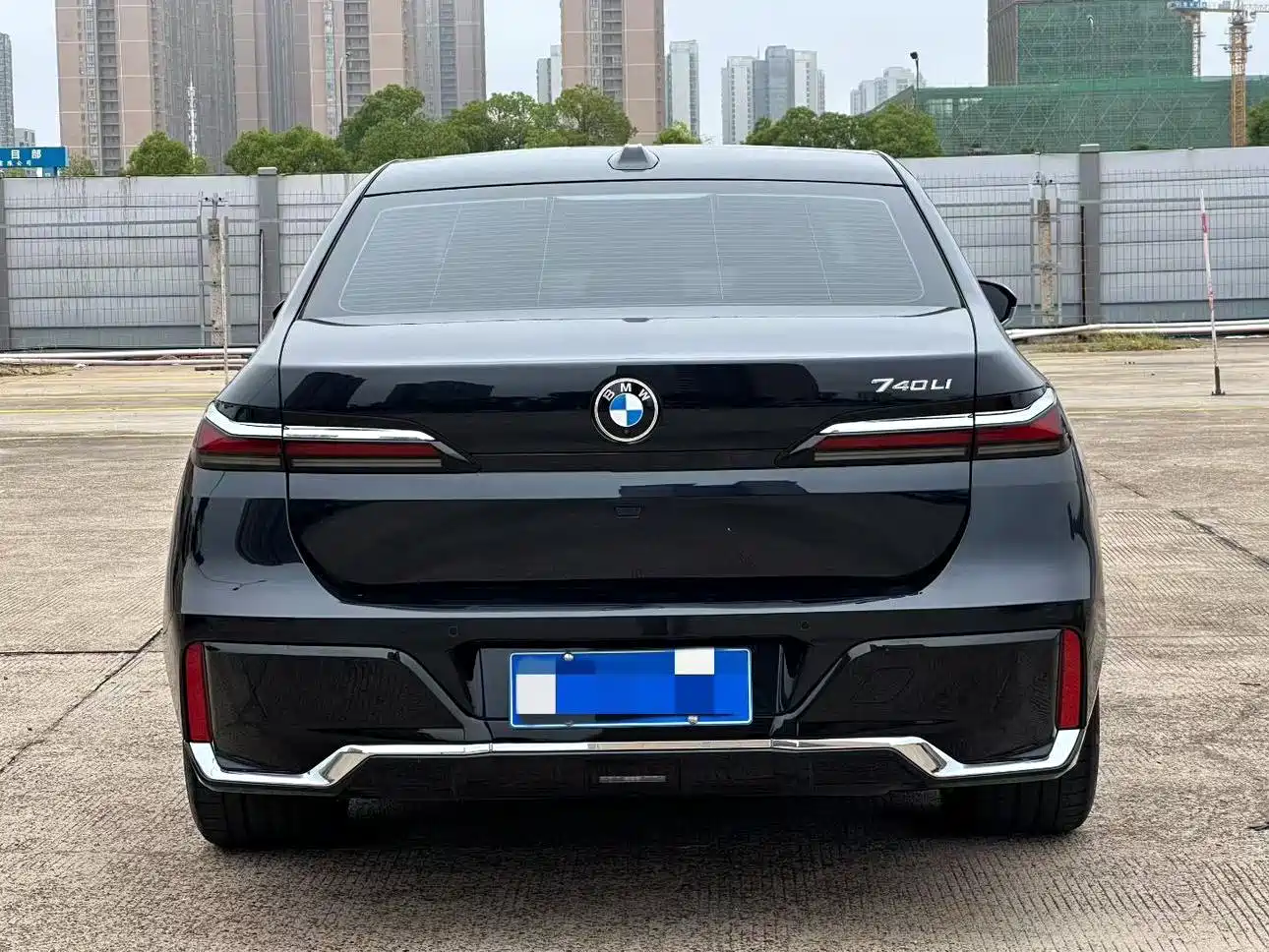 صورة 8 - BMW 7 Series
