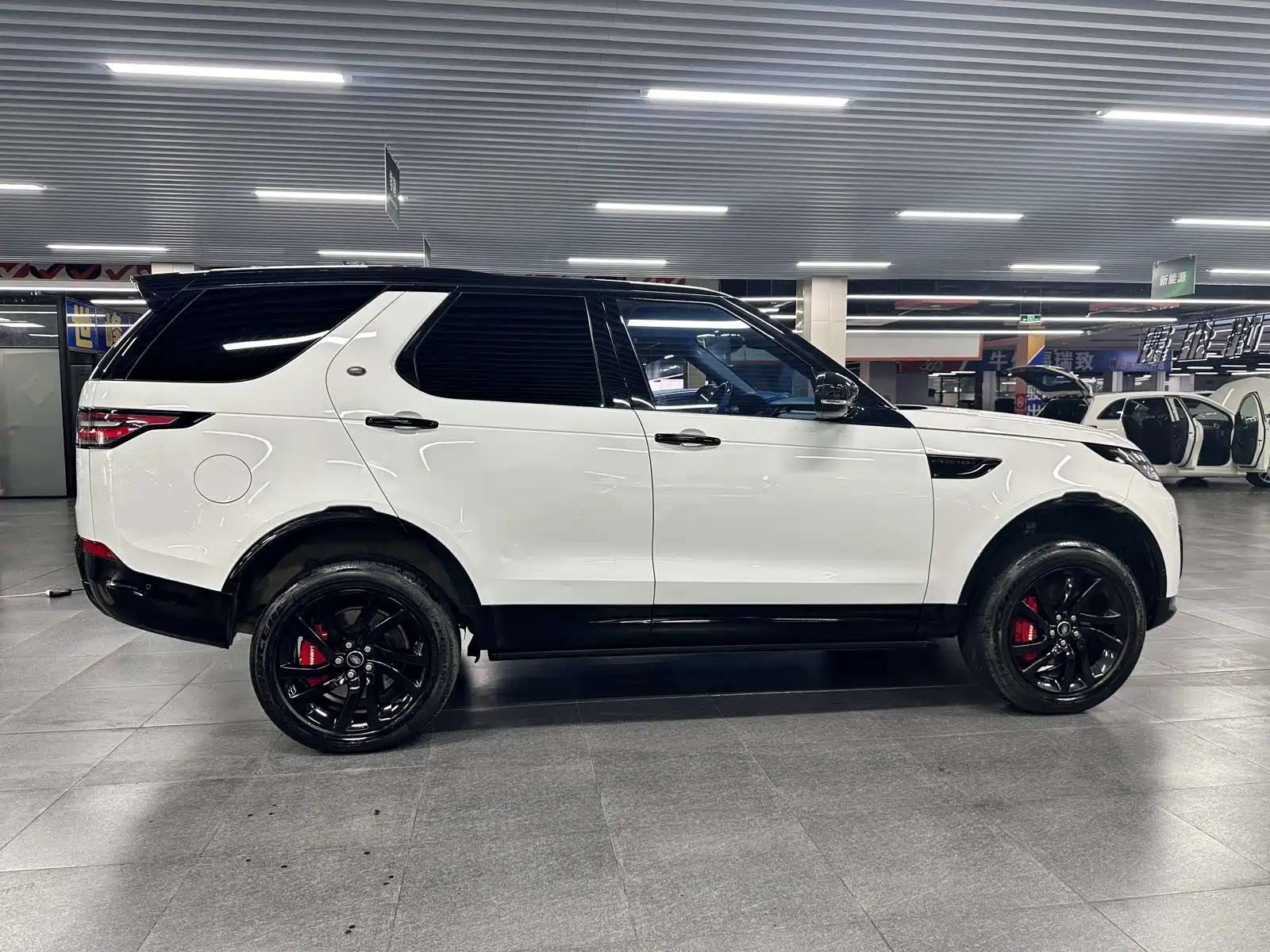 Photo 5 - Land Rover Discovery