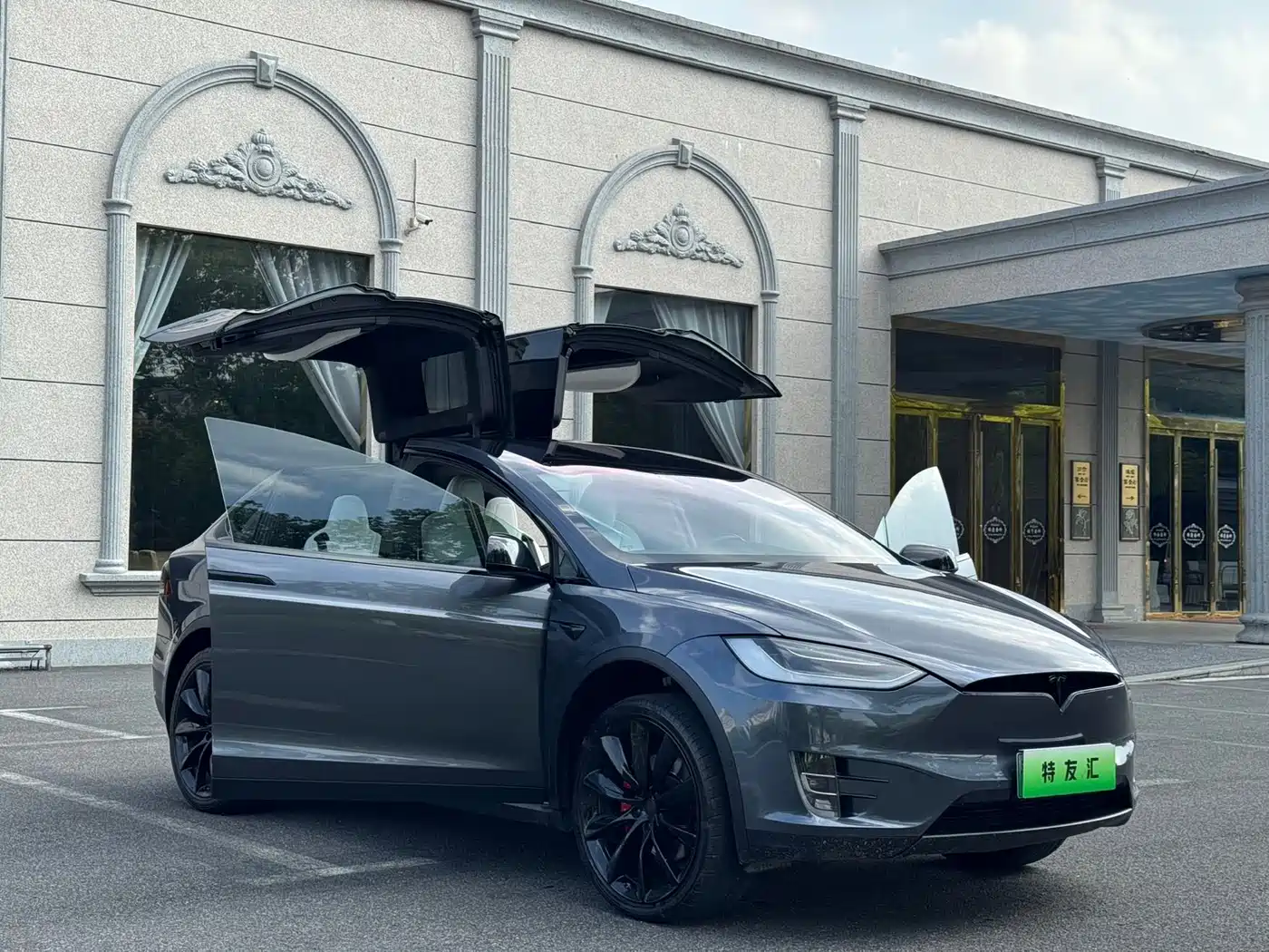 TESLA MODEL X