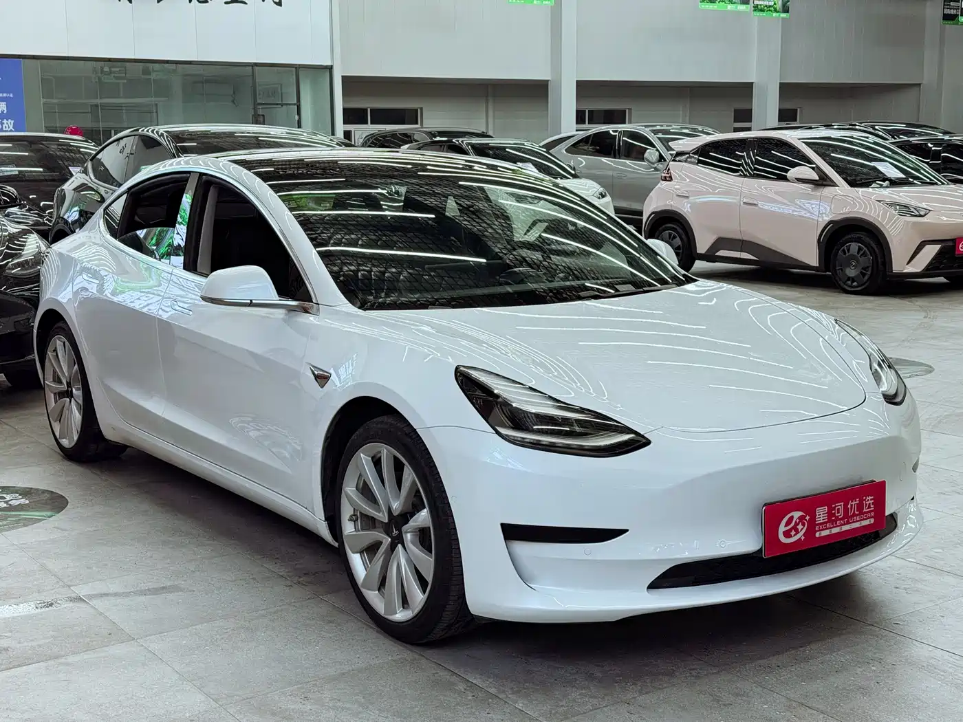 TESLA MODEL 3