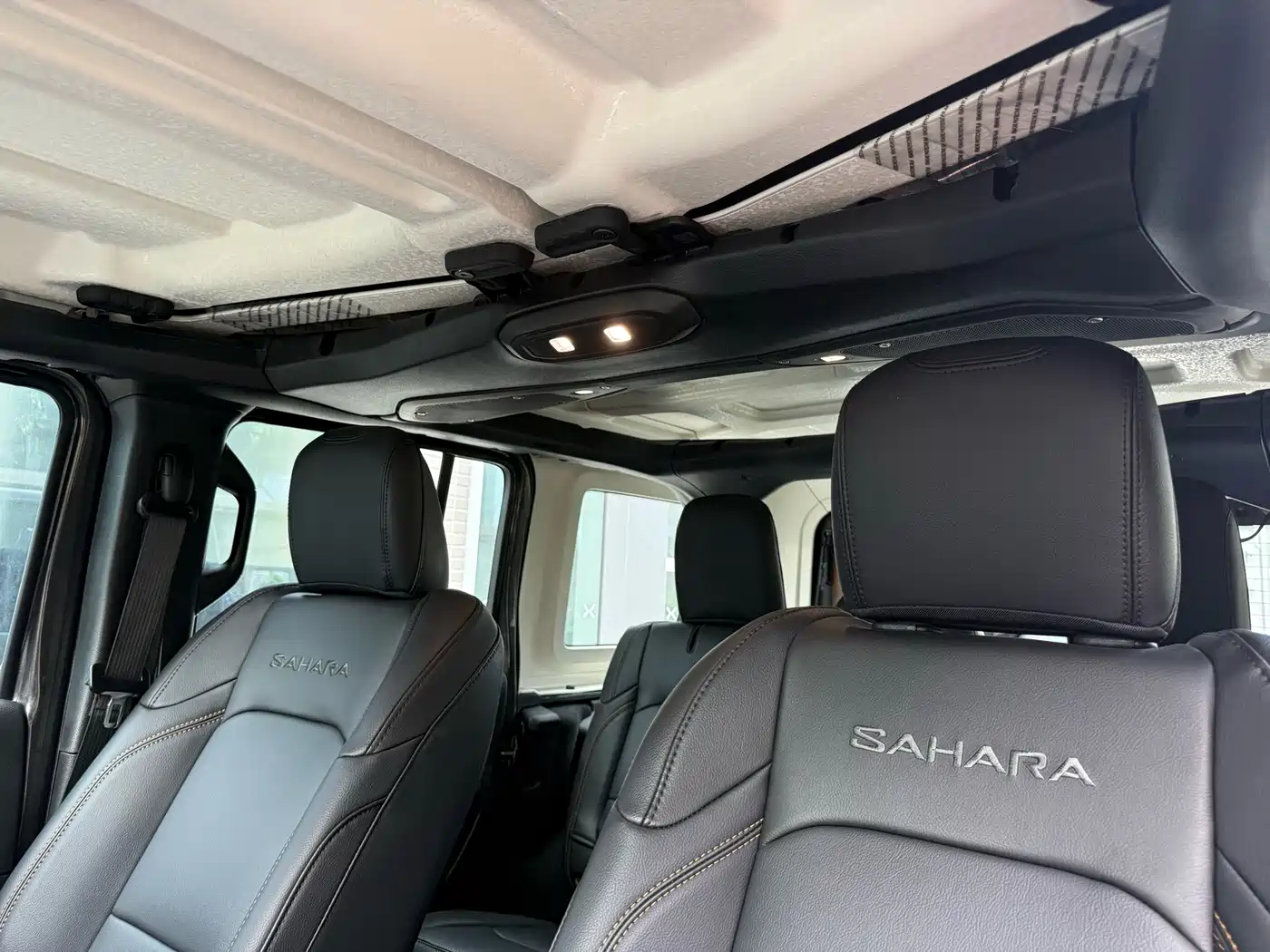 Jeep Wrangler 2026 2024 Model 2.0T Sahara Four-Door Version