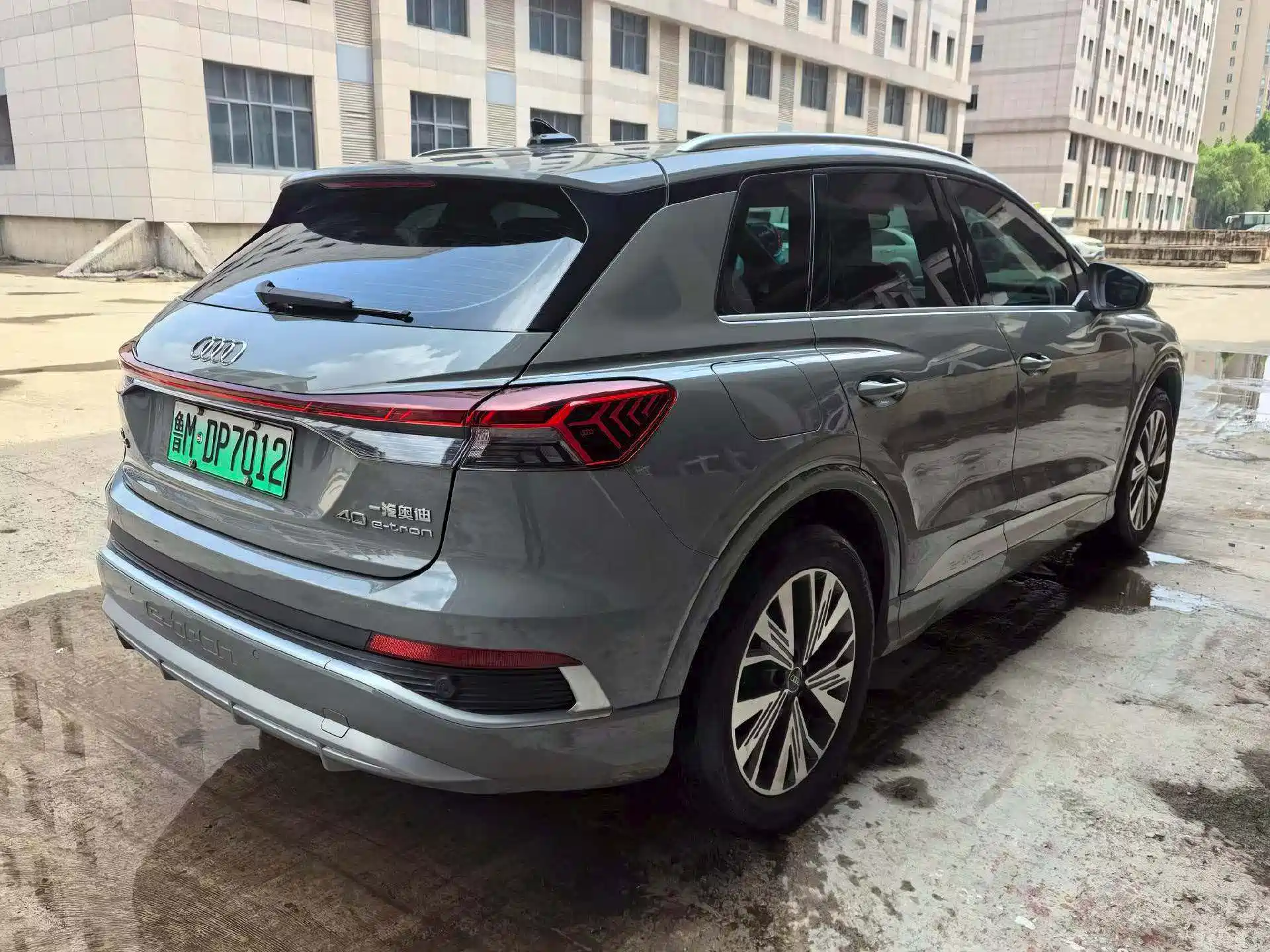 Photo 9 - Audi Q4 e-tron