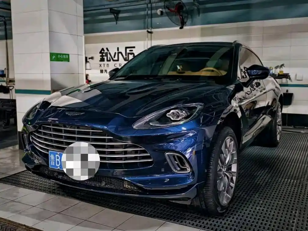 Aston Martin DBX