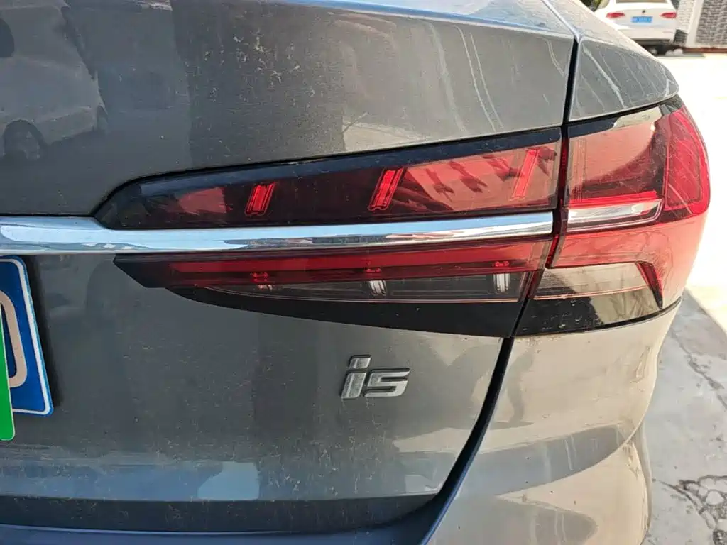 Фото 8 - Roewe i5