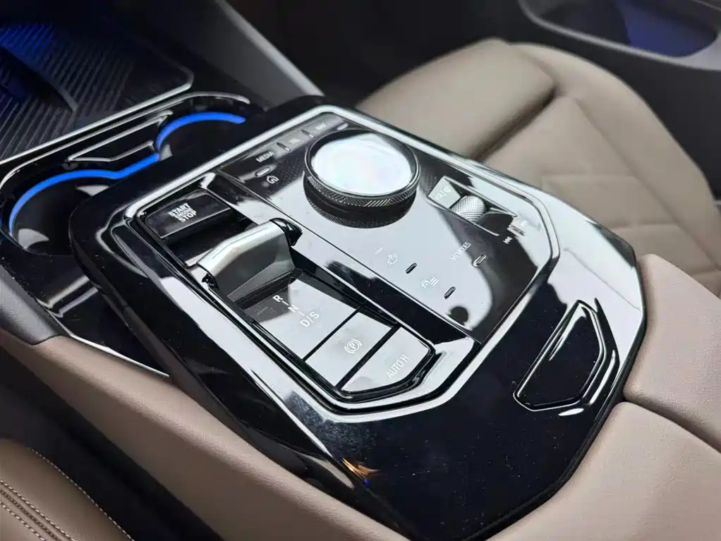 BMW 5 Series (Import) 2024 Model 525i M Sport Package фото 11