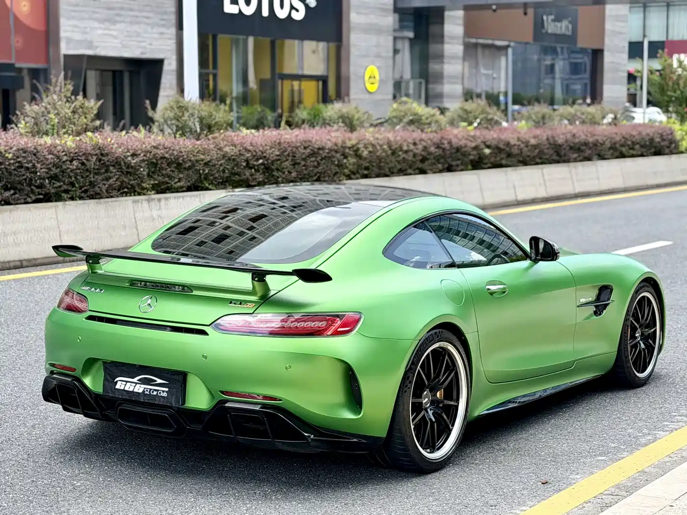 صورة 14 - Mercedes-Benz AMG GT