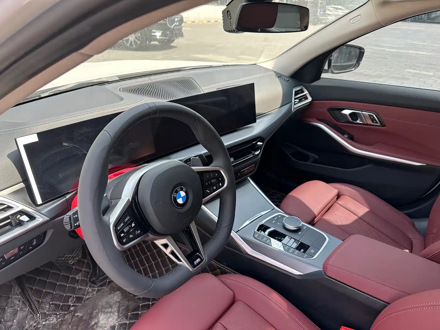 BMW 3 Series 2025 325i M Sport Package фото 12