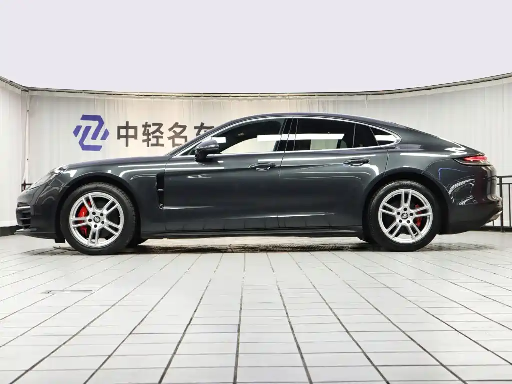 Фото 3 - Porsche Panamera