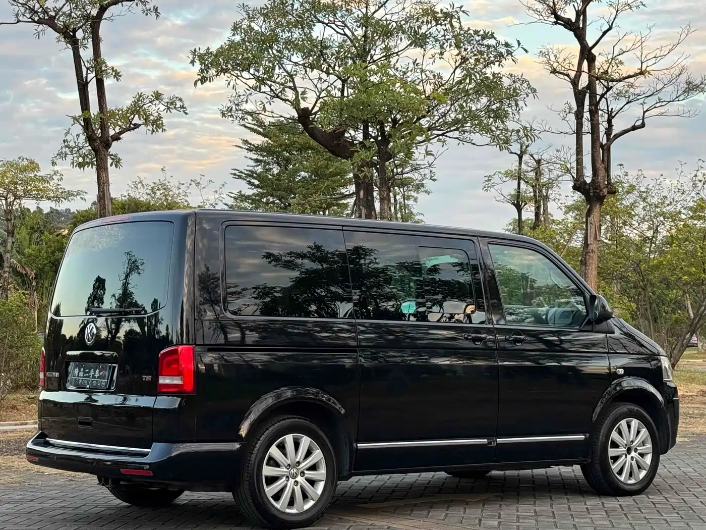 Volkswagen Multivan 2012 2.0TSI 2WD Business Edition фото 6