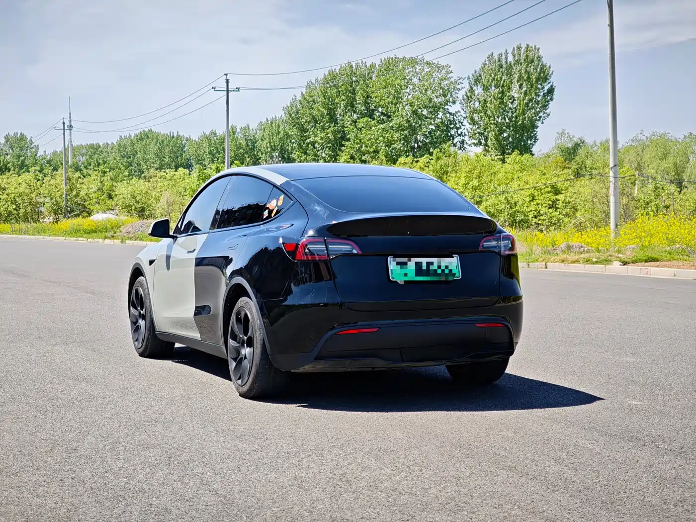 TESLA MODEL Y